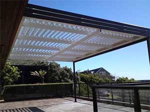 Adjustable Louvre roof for entertainment area